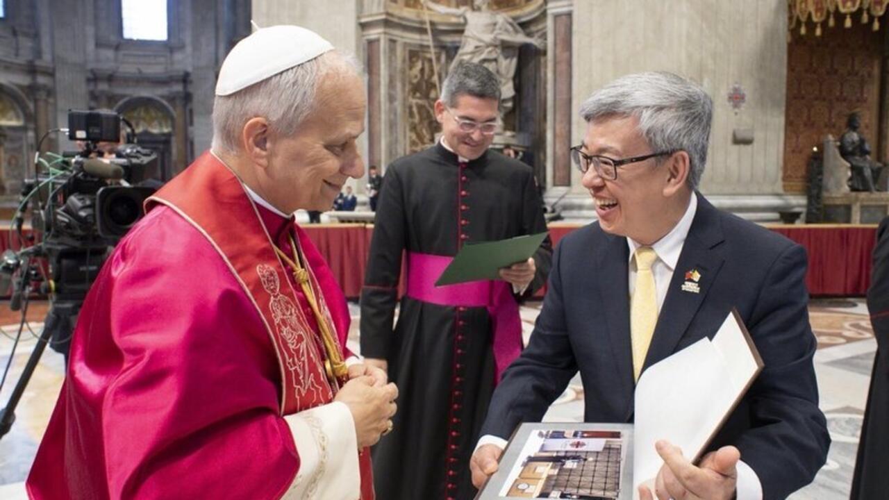 教皇 20万人聆听新教皇首日弥撒，台前副总统获教皇接见